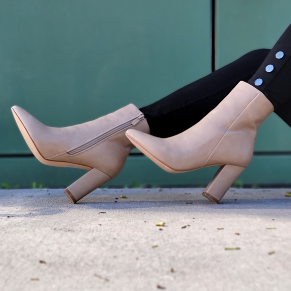Women's Nude High Chunky Heeled Boots Zip Up Pointy Toe Ankle - Picture 5 of 8